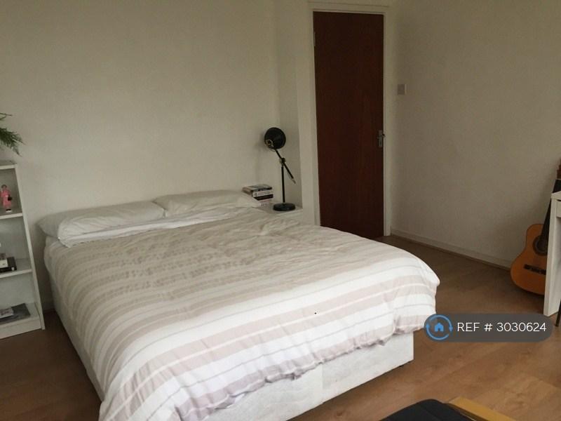 Apartment in Hendon - View 3