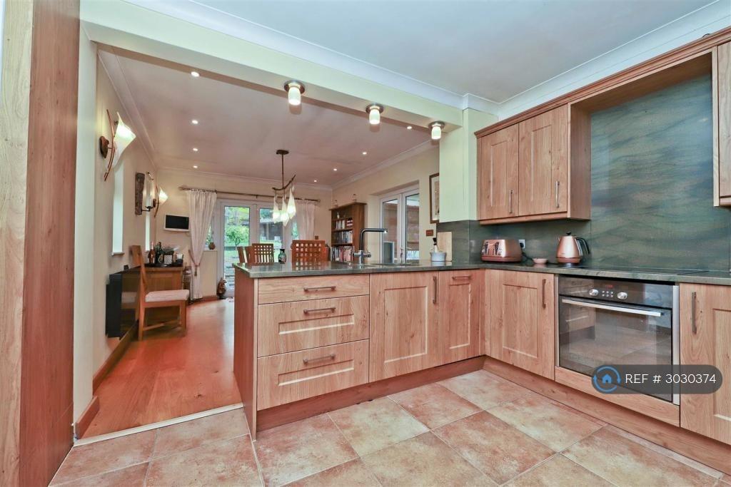 House in Ickenham, Uxbridge - View 4