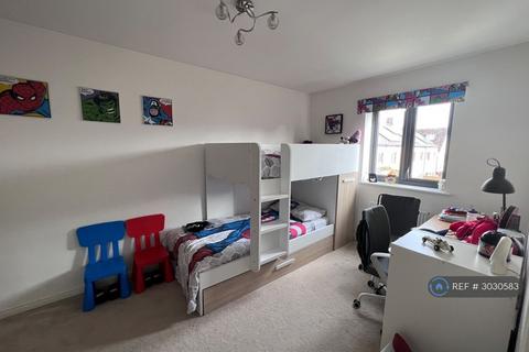 2 bedroom semi-detached house to rent, Deblin Drive, Uxbridge, UB10