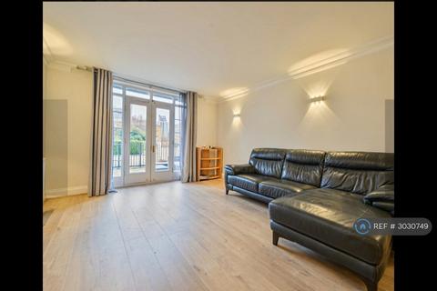 3 bed flat/apartment for rent in Trinity Street, Southwark, SE1