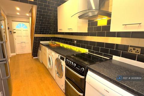 2 bedroom semi-detached house to rent, Gracemount Avenue, Edinburgh, EH16
