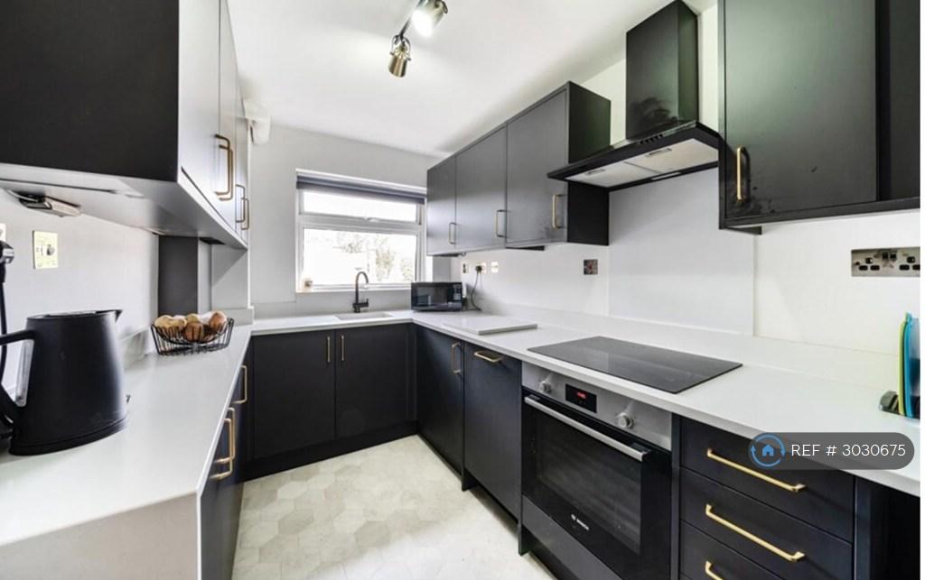 Apartment in Bromley - View 3