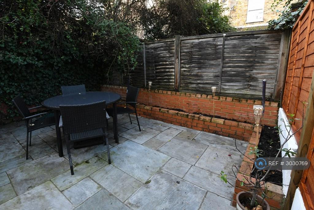 Apartment in London - View 2