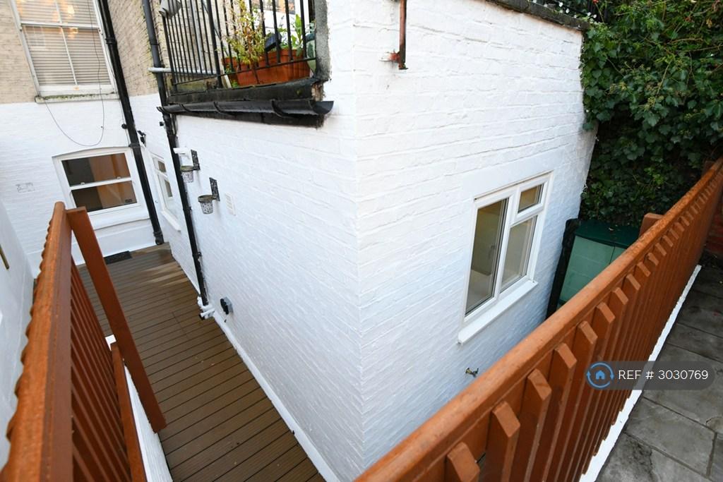 Apartment in London - View 3