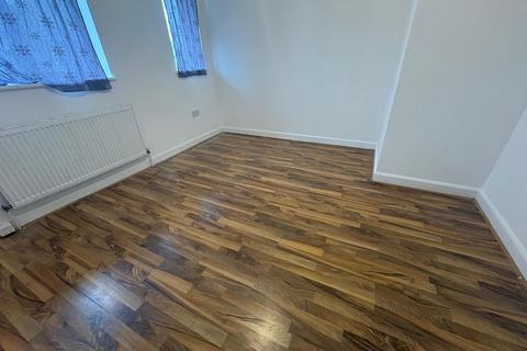 3 bedroom maisonette to rent, Lady Margaret Road, Southall
