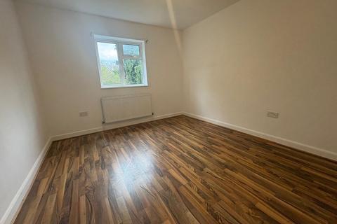 3 bedroom maisonette to rent, Lady Margaret Road, Southall