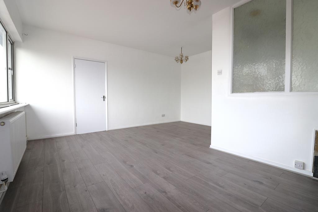 Apartment in Dagenham - View 2