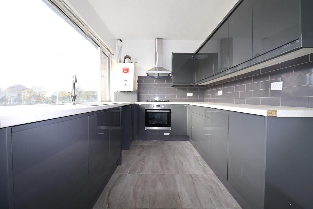 Apartment in Dagenham - View 5