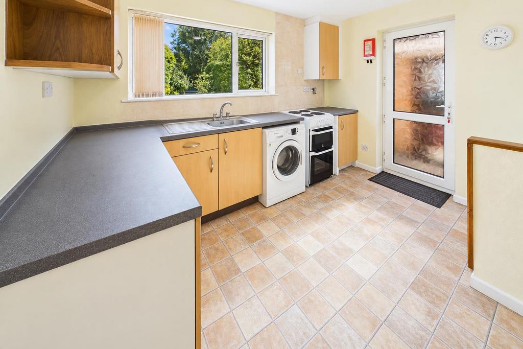 House in Southampton, Bassett Green - More