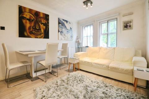 2 bedroom flat for sale, Hurworth Avenue, Langley