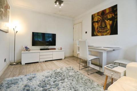 2 bedroom flat for sale, Hurworth Avenue, Langley