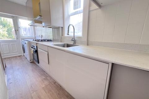 4 bedroom semi-detached house to rent, Lovell Road, Cambridge CB4