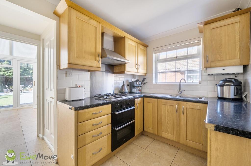 House in Tadley - View 4