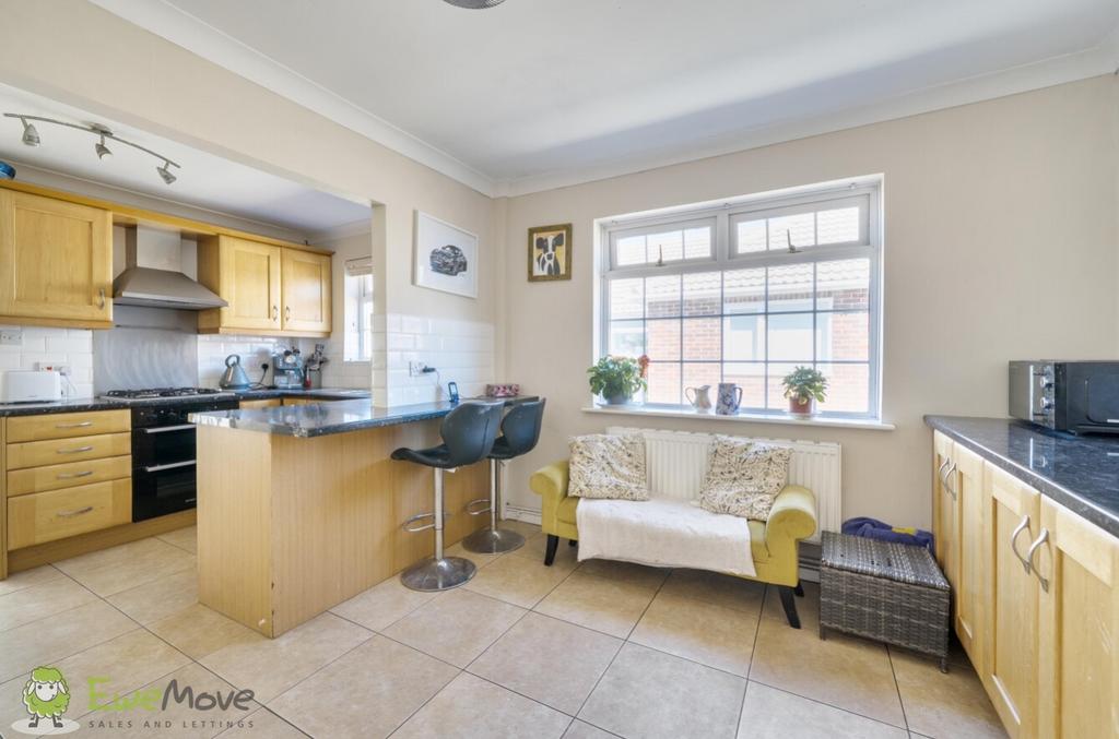 House in Tadley - View 5