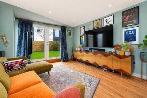2 bedroom flat for sale, Andre Street, Hackney, E8