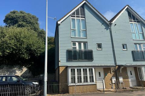 1 bed flat/apartment for rent in Seabrook Road, Hythe, CT21