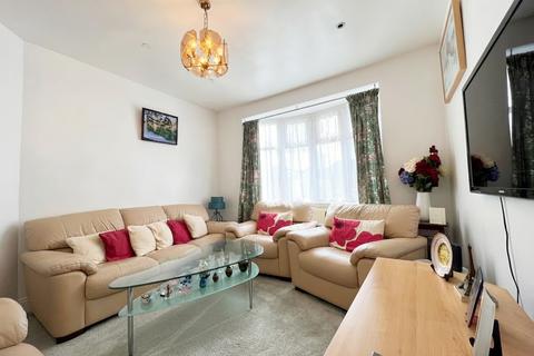 4 bedroom semi-detached bungalow for sale, Hitchin Road, Luton, Bedfordshire, LU2 7UF