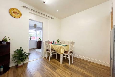 4 bedroom semi-detached bungalow for sale, Hitchin Road, Luton, Bedfordshire, LU2 7UF