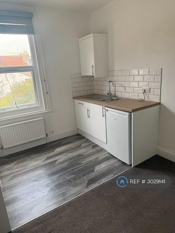 Apartment in Bristol, Spike Island - View 3