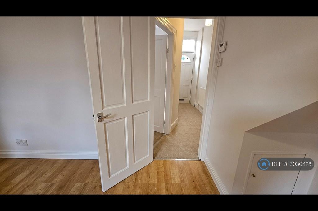 House in Manchester, Victoria Park, Moss Side - More