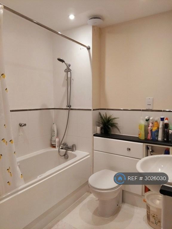 Apartment in South Croydon - View 3