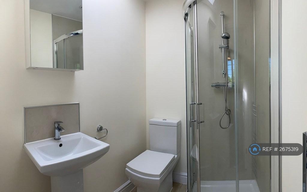 House in Worcester Park - View 2
