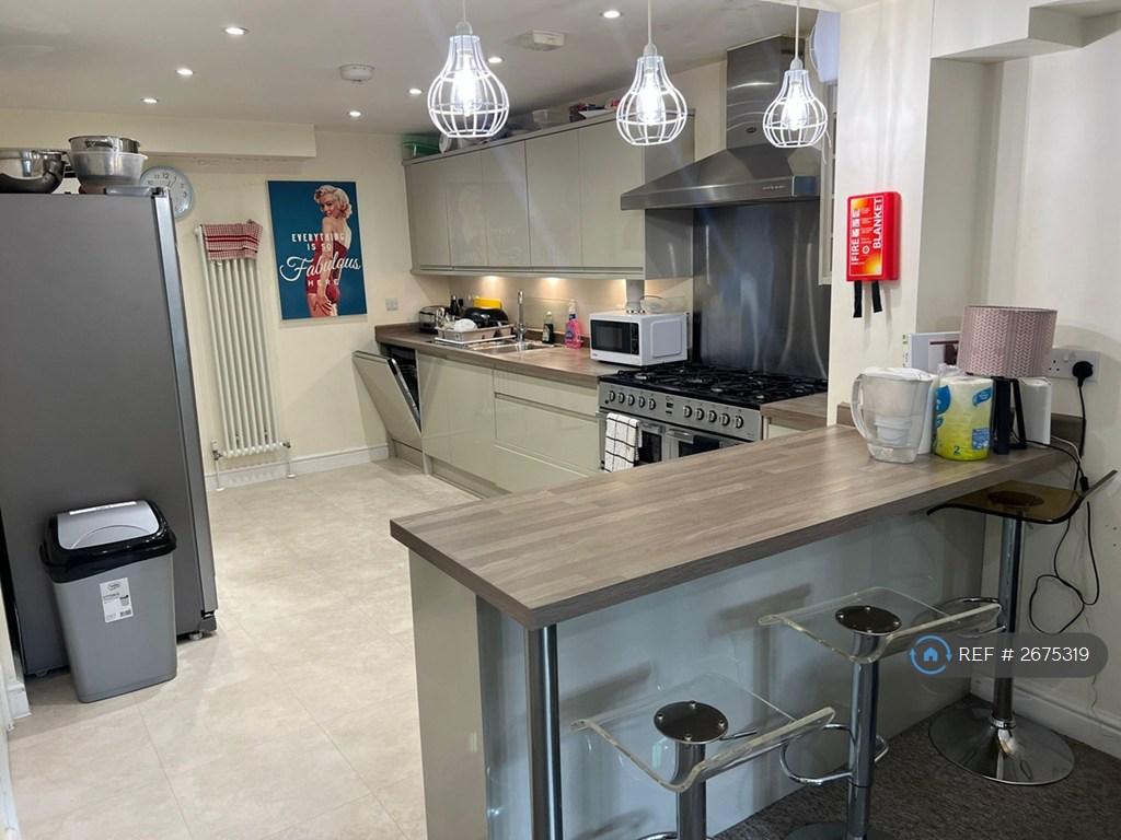 House in Worcester Park - View 3