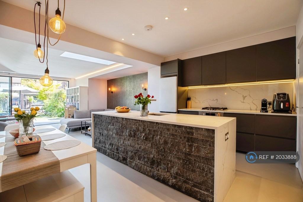 House in London - View 5