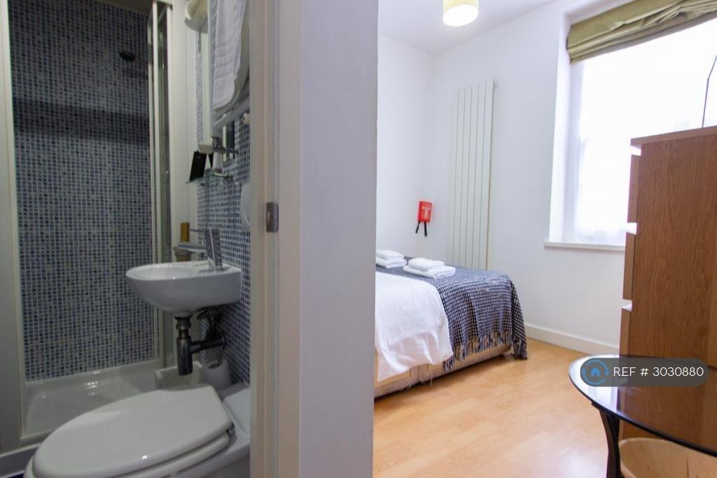 Apartment in London - View 3
