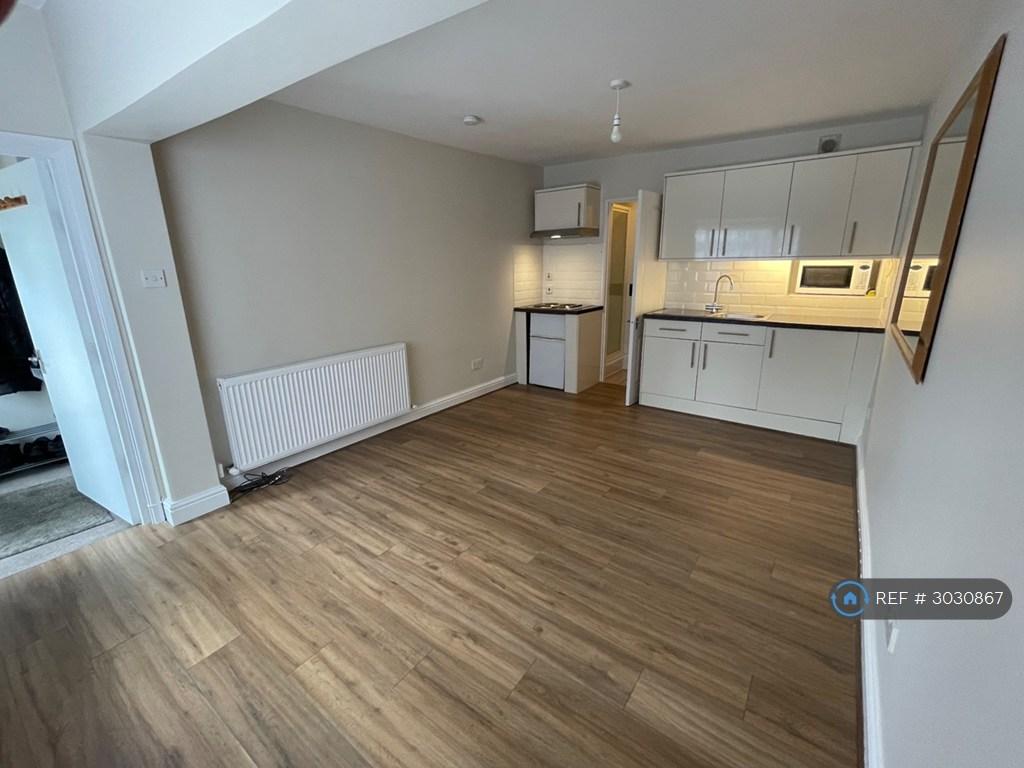 Apartment in Teddington - View 2