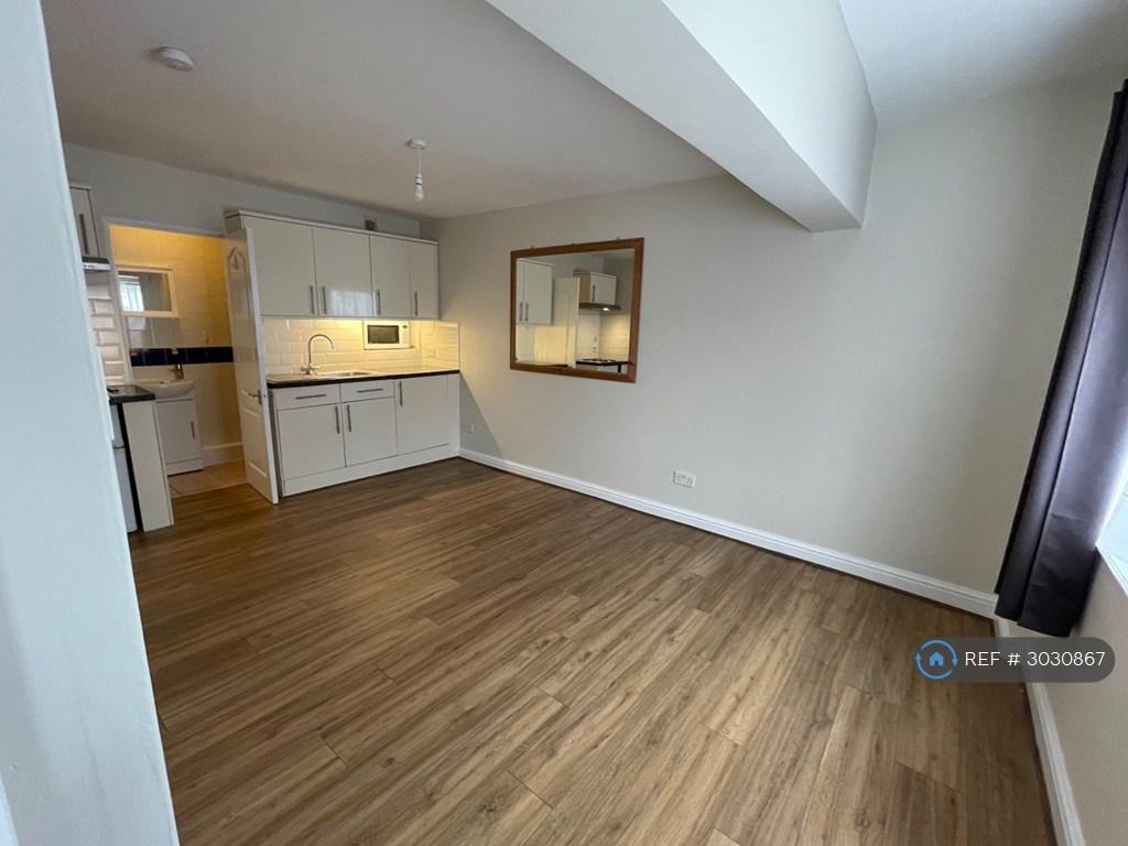 Apartment in Teddington - View 4