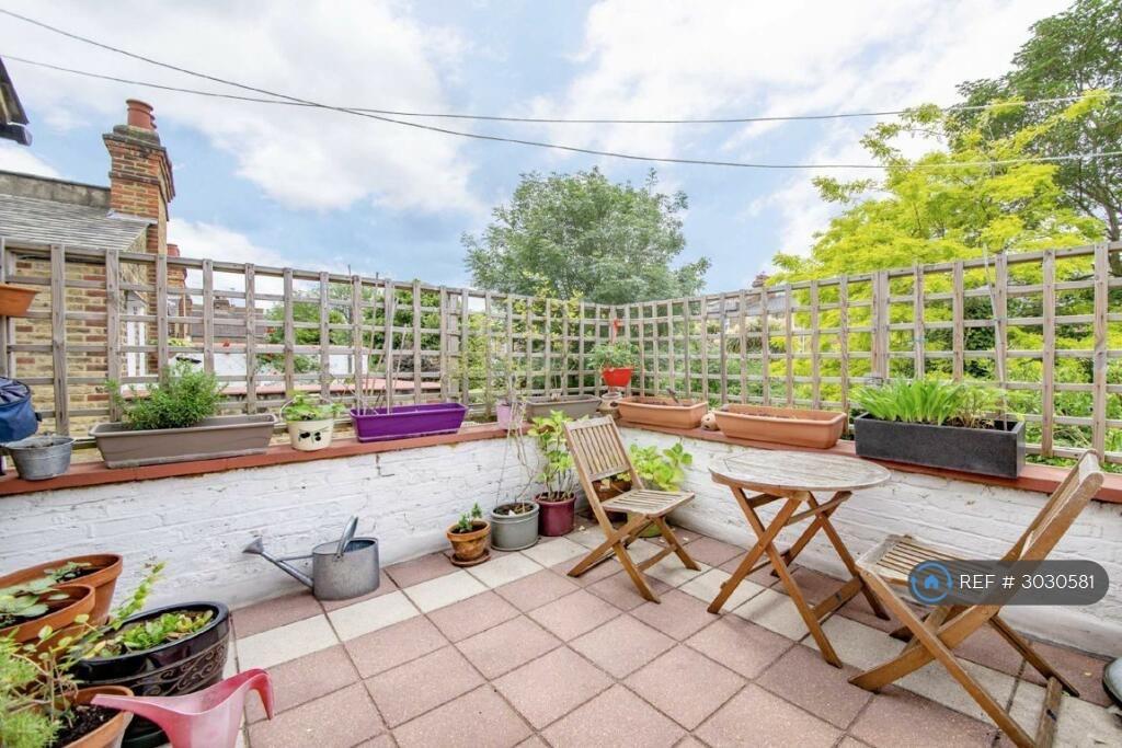 Apartment in London - View 5
