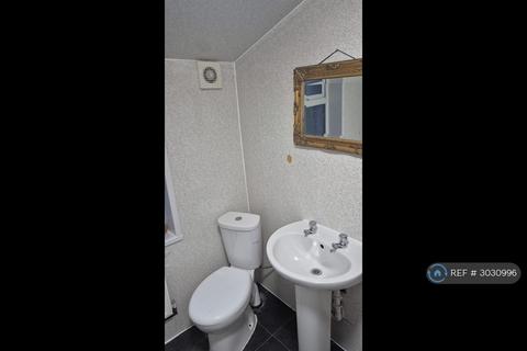 2 bedroom flat to rent, Chepstow Road, Newport, NP19