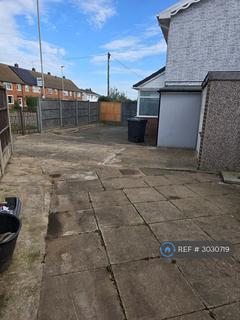 5 bedroom semi-detached house to rent, Birds Nest Avenue, Leicester, LE3