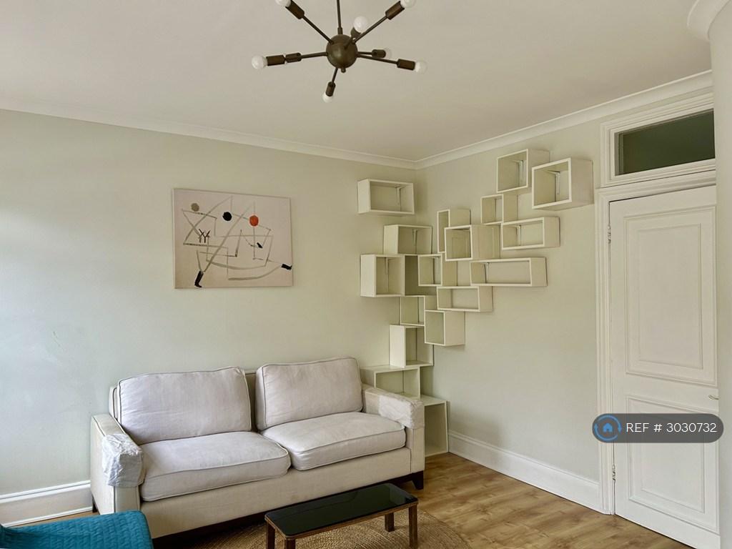 House in London - View 2