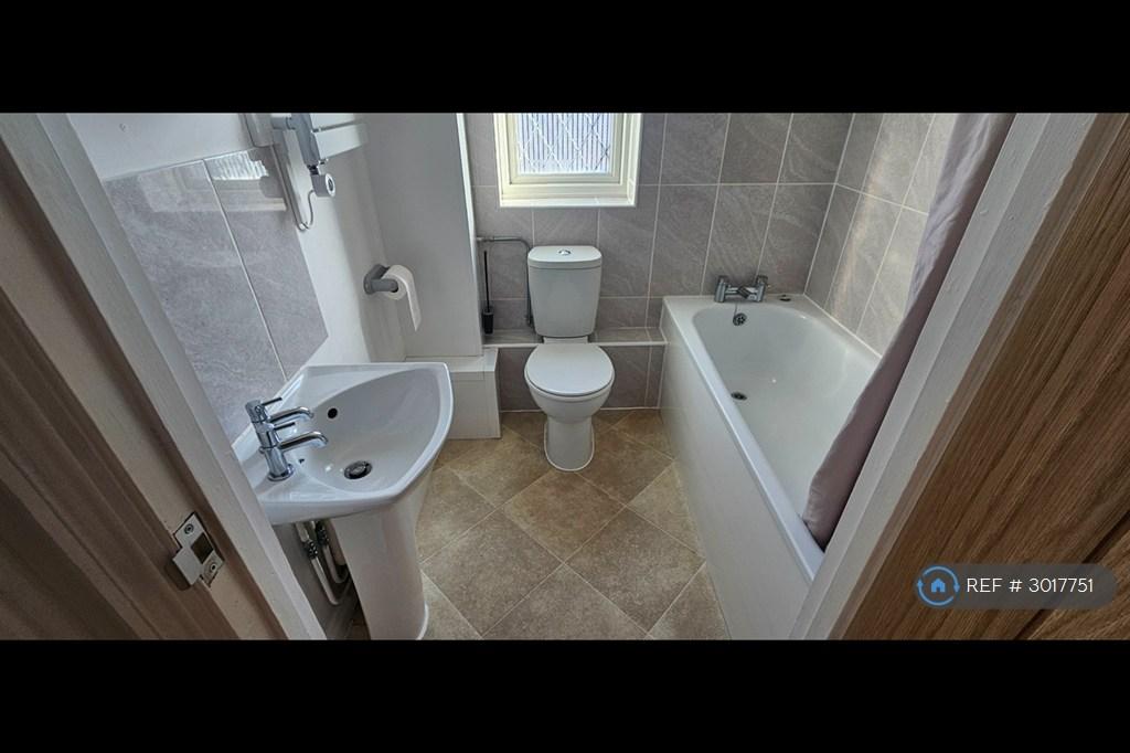 Apartment in Epsom and Ewell, Cuddington, Stoneleigh - View 2