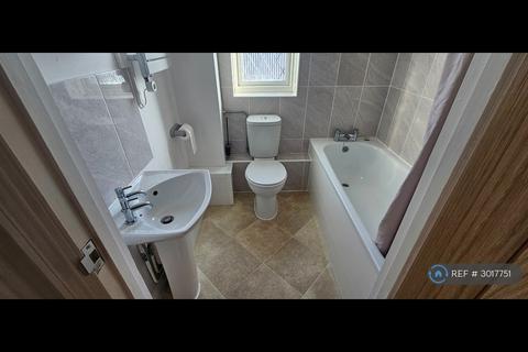 1 bedroom flat to rent, Moorland Court, Worcester Park, KT4