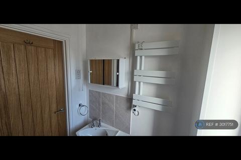 1 bedroom flat to rent, Moorland Court, Worcester Park, KT4
