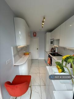 1 bedroom in a house share to rent, King Alfred Avenue, London, SE6