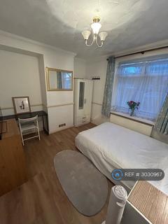 1 bedroom in a house share to rent, King Alfred Avenue, London, SE6