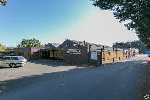 Warehouse to rent, Spring Ln S Malvern WR14 1AT