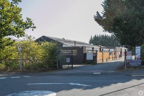 Warehouse to rent, Spring Ln S Malvern WR14 1AT
