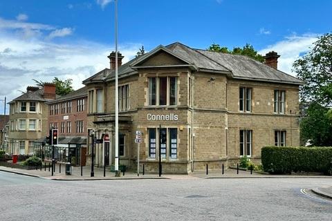 Retail property (high street) to rent, 32 Church St Malvern WR14 2AZ