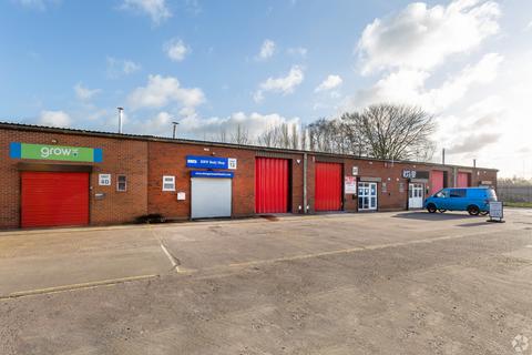 Warehouse to rent, Lynn Ln Shenstone WS14 0DJ
