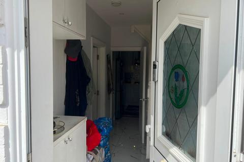 4 bedroom semi-detached house for sale, West Ridge Gardens, Greenford, UB6