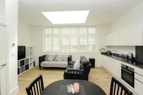 Studio to rent, Randall Place, Gatsby House, UB8
