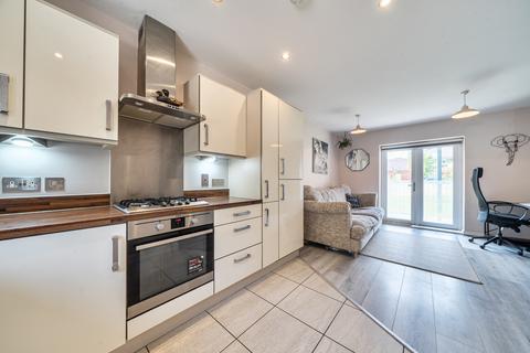 1 bedroom maisonette for sale, Strawberry Fields, Addlestone, Surrey, KT15