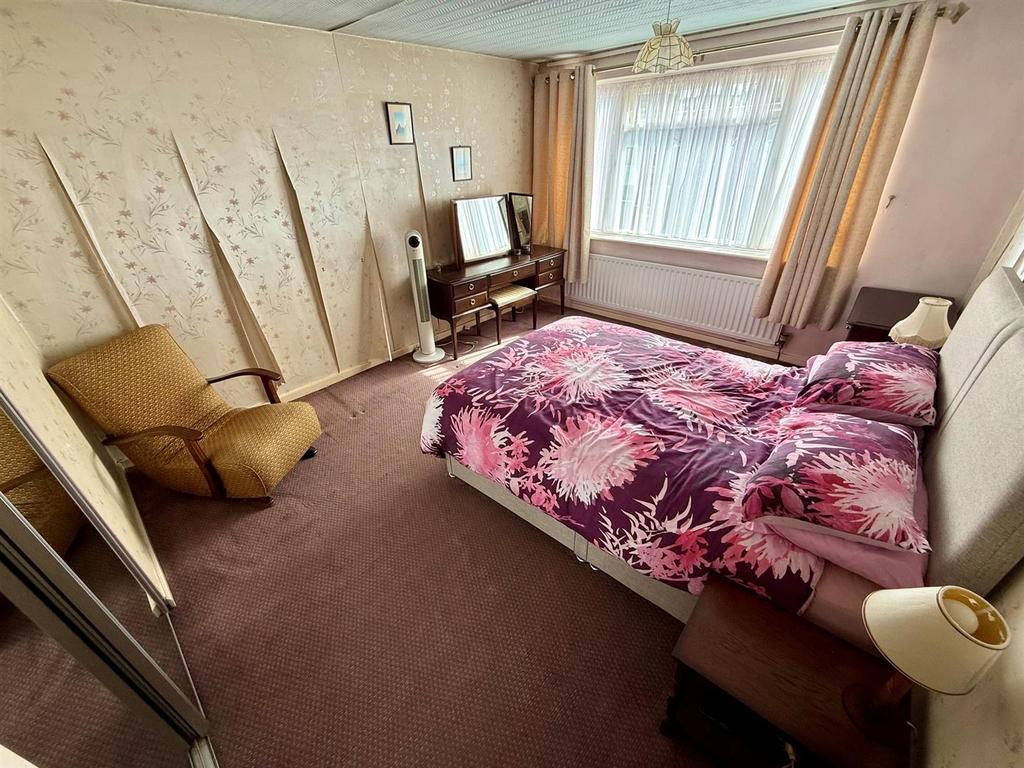 House in Solihull - More