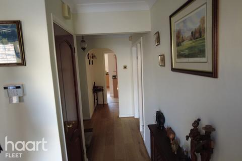3 bed detached house for rent in Cove Road, Farnborough