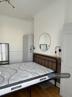 2 bedroom flat to rent, Wellmeadow Road, London, SE6